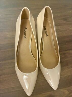 Abound Pointed-Toe heels in Nude